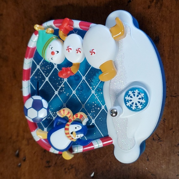 Hallmark Moving Soccer Ornament "Spin-A-Majigs" Series 2003 - Picture 5 of 5